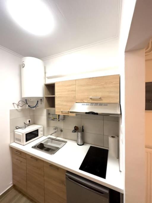 Petite Retreat In Kolonaki, Athens /Netflix Appartement Buitenkant foto